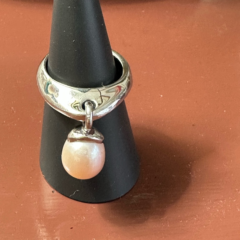 Pearl Ring in stainless steel still 
Made in Italy 🇮🇹 size 7 
Pearl is excellent
